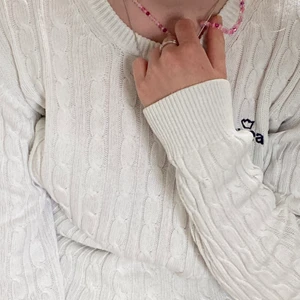 Kabelstickad tröja - Vit kabelstickad tröja från Svea🤍✨