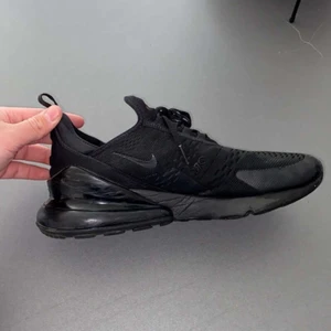 Skor - Hjälper min kille få sålt hans skor som är sparsamt andvända, storlek 45 ✨ skriv för fler frågor(svarar direkt jag ser)