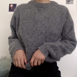 Acne mohair sweater - Stickad tröja från Acne i ull. Aldrig använd. Jättemjuk och varm. Säljer helst för 400 men är öppen för prisändringar, pruta! Står xs på lappen men passar s också 