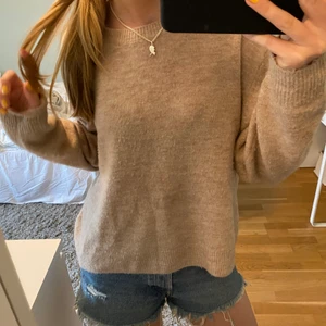 Stickad tröja  - Säljer denna fina stickade tröja från hm❤️❤️❤️❤️