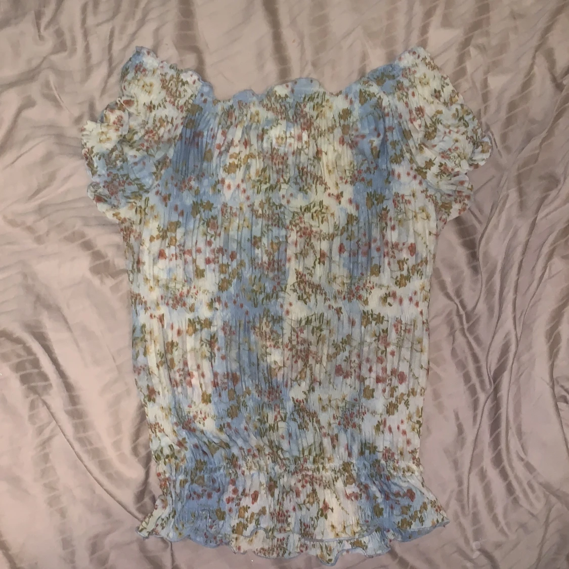 Blommig off shoulder strl  XS/S - 90