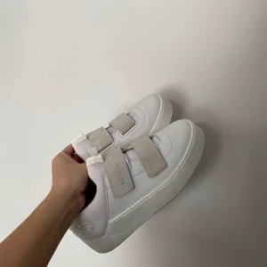 Skor från Levis i storlek 36 - Skor från Levis i storlek 36! Normala i storleken, använda ett fåtal gånger!