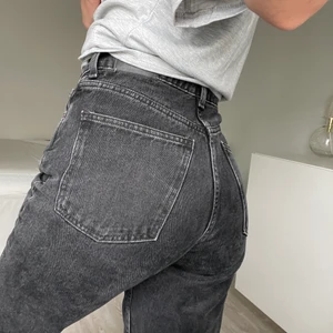 Weekday jeans  - Ett par av mina favorit byxor som jag nu säljer pga av att dom är för små. Buda gärna i dm. storlek 25/28