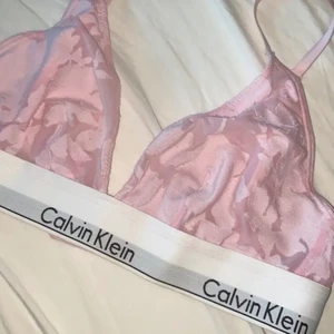 Calvin klein bh - en jätte skön calvin klein bh i storlek S och i nyskick, endast använd några gånger. Säljer för den inte kommer till användning🤍