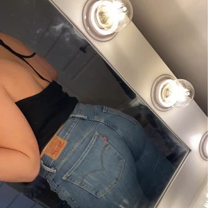 Levis Jeans (710 super skinny) 💙 - Levis jeans som är sällan blivit använda, därav fint skick. Lågmidjade. 