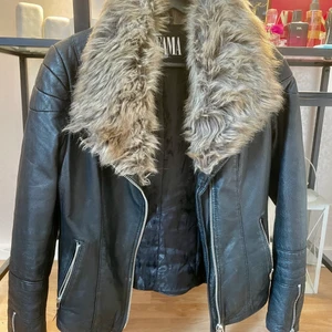 Kenza Jacka  - Kenza jacka strl 36, använd men i bra skick. 