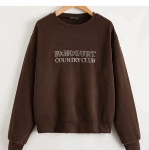 Brun sweatshirt från SHEIN  - Brun sweatshirt från SHEIN. Storlek L men jag skulle säga M/S. Jag har köpt den begagnad men den passade inte mig. Jag köpte den för 216 kr och säljer den för 100 kronor + frakt (24kr). Kontakta mig om ni vill ha mer bilder eller ännu mer detaljer! ( ni kan köpa direkt för 100kr + frakt)!!!