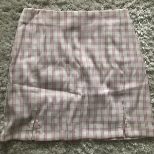 Rutig kjol - En fin rutig kjol från shein som endast är prövad💕 