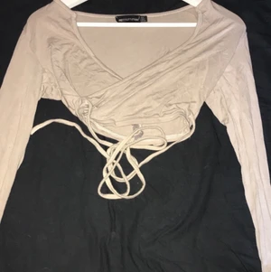 Croptop m. Snörning  - Helt ny