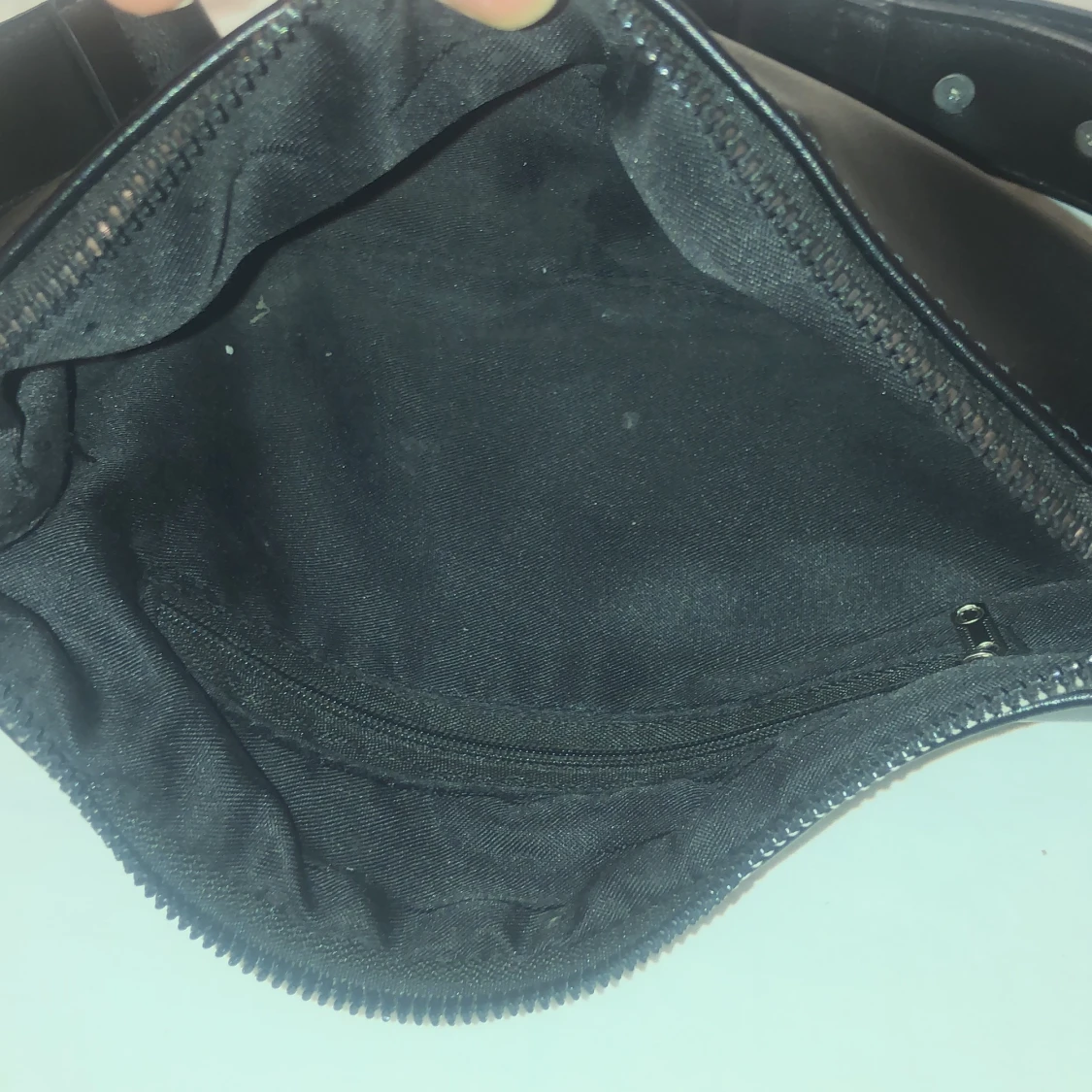 Svart axelväska - 90