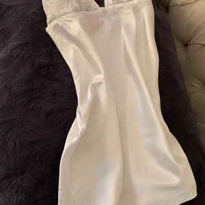 La senza - Säljer denna jätte fina linneklännigen från La senza. Satin material.