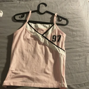  Coolt line kan inte ha den för den e tyvärr för stor på mig🥺  - Bra skick 70-tals stil 