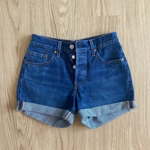 Levis shorts, NYA - Helt oanvända shirts från Levis, stl: W24