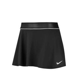 (Inte mina bilder) En Nike tennis kjol med under shorts i storlek M. Men denna kjol har en svart logga och inte vit som på bilden. Den är använd runt 3 gånger och är i bra skick. Skriv för fler bilder!💞 