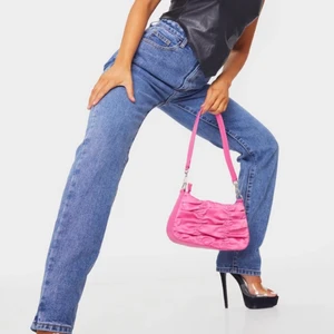 Mid blue wash long jeans  - Säljer mina mid blue wash long jeans. Aldrig använda med prislappen på. Stl 12 men relativt små i storleken. (Lånade bilder) 