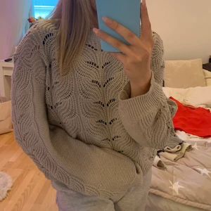 Stickad mysig tröja - Perfekt till kjol kyliga sommarkvällar