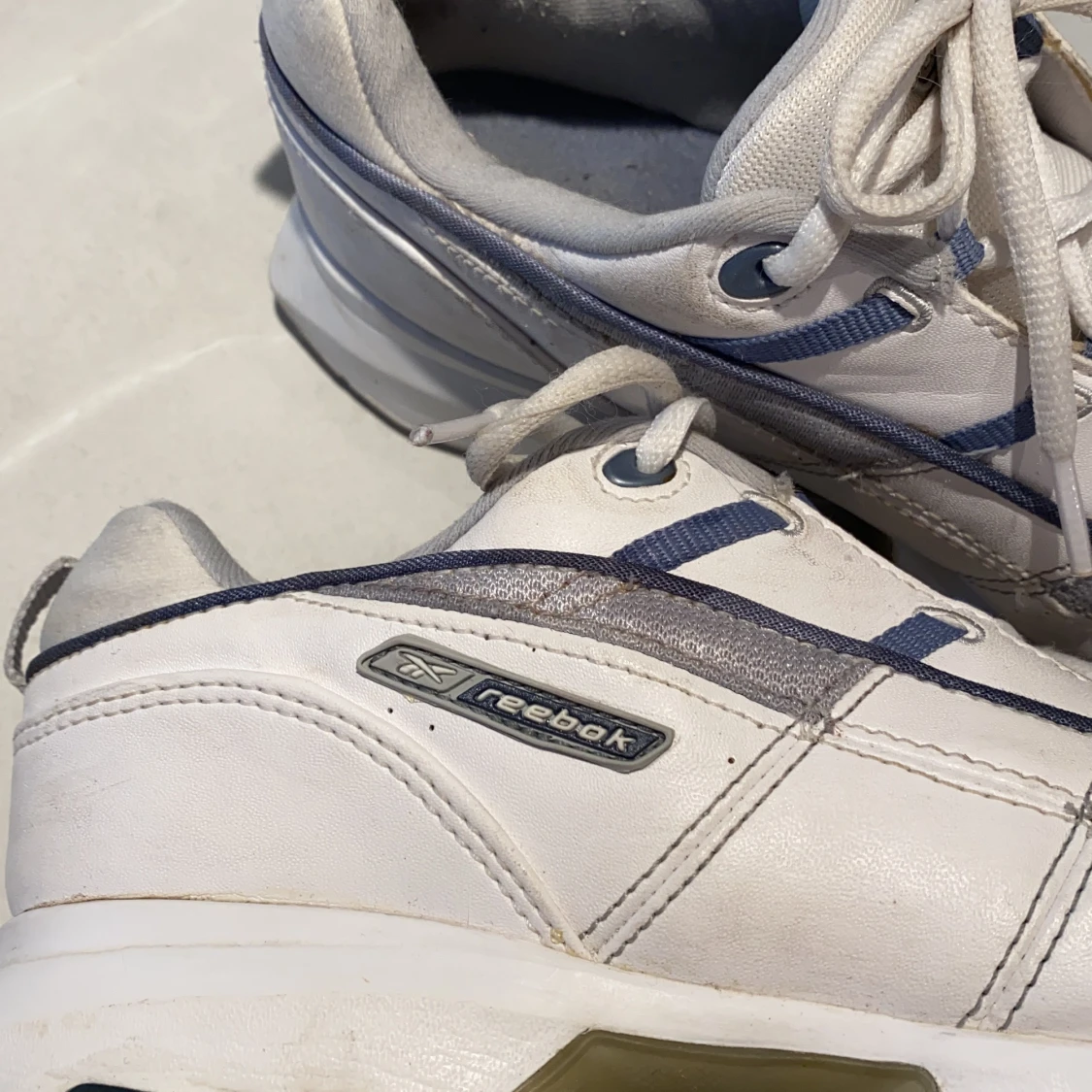 Vitgråa Reebok skor - 91