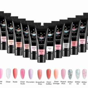 Polygel  - Polygelen är köpt på fyndiq och är halvfull och i färgen clear orange. Skulle säga att den är ljusrosa💗 frakten tillkommer. 