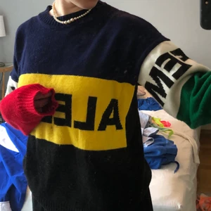 Tjocktröja  - Säljer denna tjocktröja köpt på Urban Outfitters för några år sen! 🧡