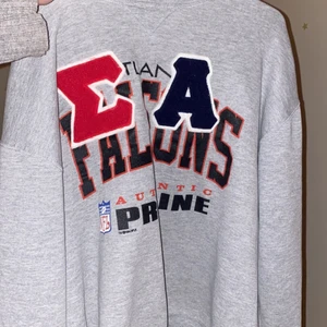 Collegetröja  - Fin collegetröja som tyvärr ej kommer till användning. Inga defekter och nästan ny! Skriv för mer bilder!