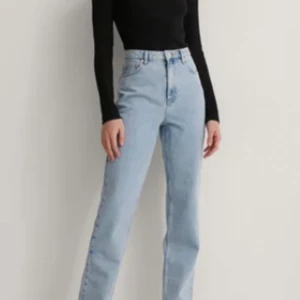 Ljus blå jeans  - Ljus jeans ifrån nakd. Sälja för att de är för korta för mig (är ca 173 cm). Nästan aldrig använt dessa. 