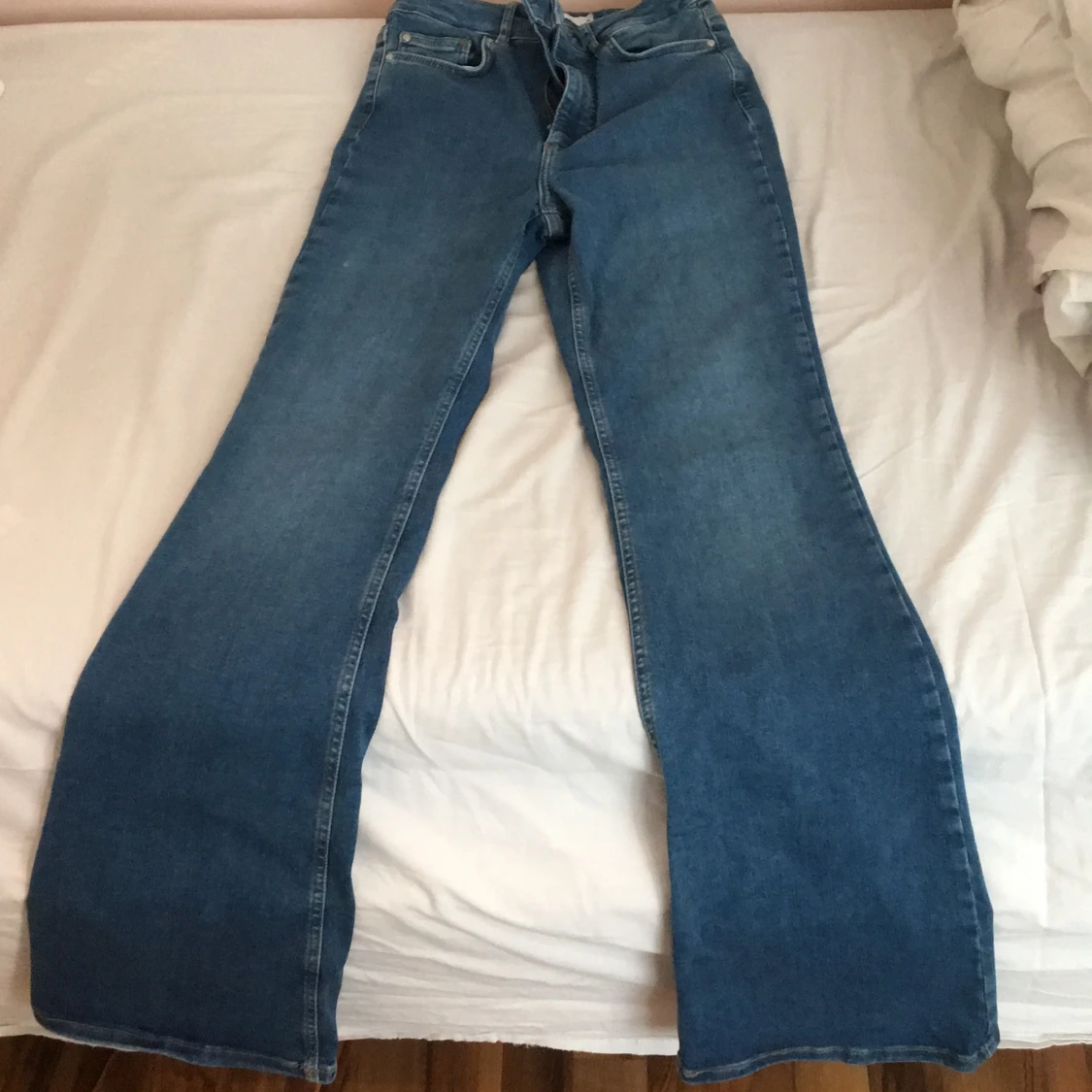 Utsvängda jeans 