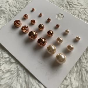 Örhängen  - Helt nya örhängen. Köpt i Polen 2019 så kommer inte ihåg hur mycket dom kostade i svenska kronor. 50kr inklusive frakt🤎🤎