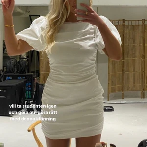 Slutsåld Nelly klänning  - Säljer denna fina klänning som är slutsåld på hemsidan. Helt ny köpte för 499 kr. Budgivning 🤍🤍