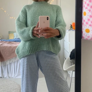 Byxor  - Somriga rutiga byxor från Monki 🌼