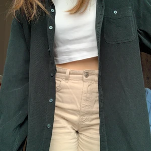 Mörkgrön Manchester Jacka  - Jätte oversized och snygg mörkgrön Manchester jacka! Skriva för fler bilder :)  