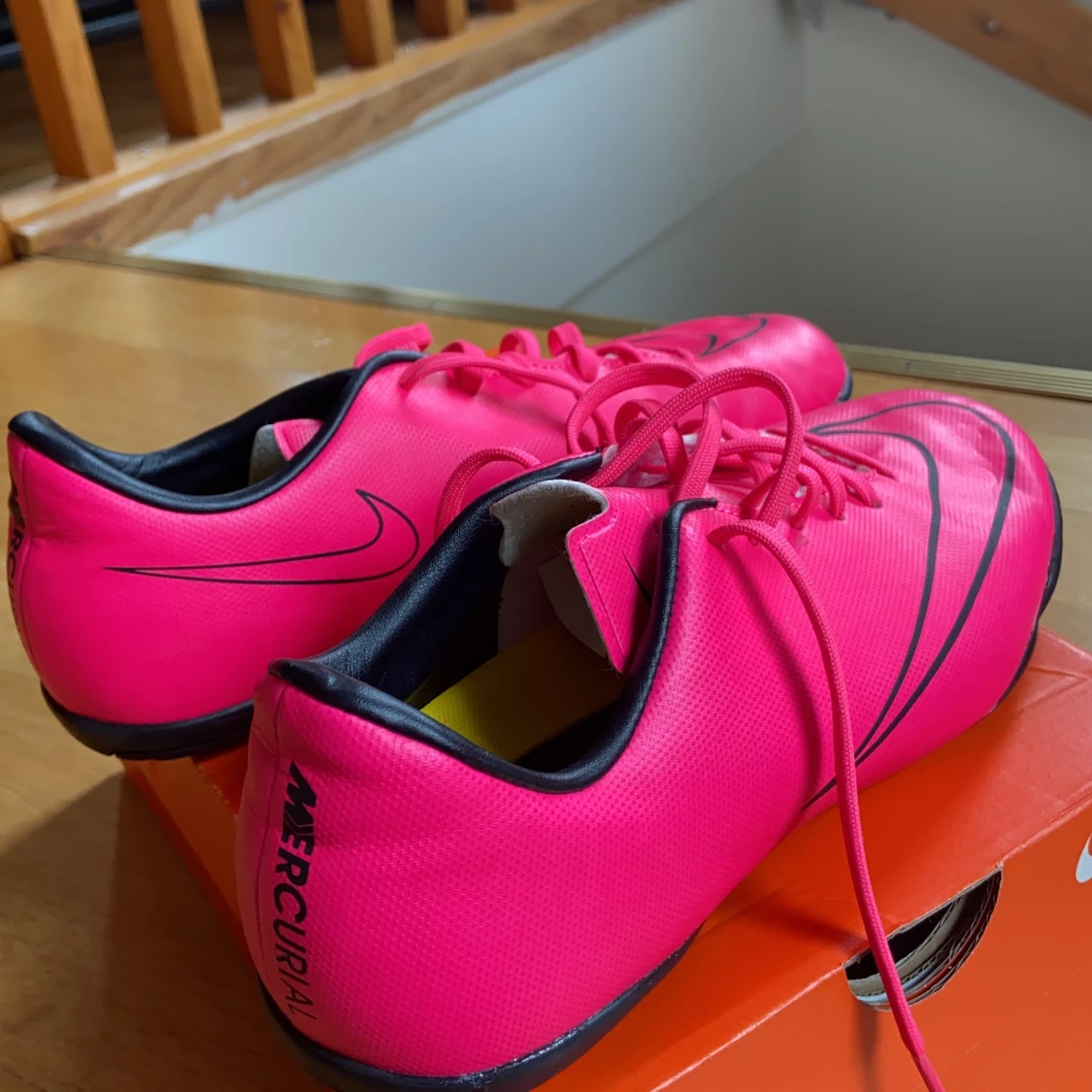 Inomhus fotbollsskor Strl 37.5 - 90