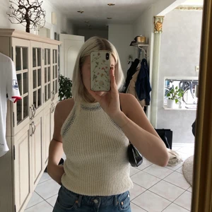 Somrig topp från mango - Jättefin stickad topp från mango, fint skick