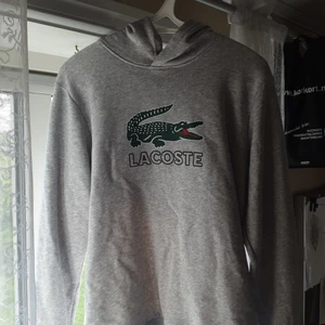 Lacoste hoodie - Aldrig använt den, var för liten