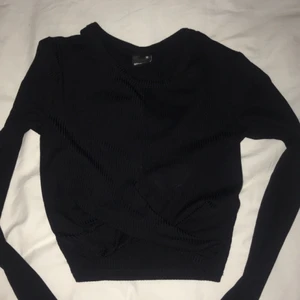 Tröja - Svart tröja från Gina, knappt använd då jag inte haft matchande byxor.
