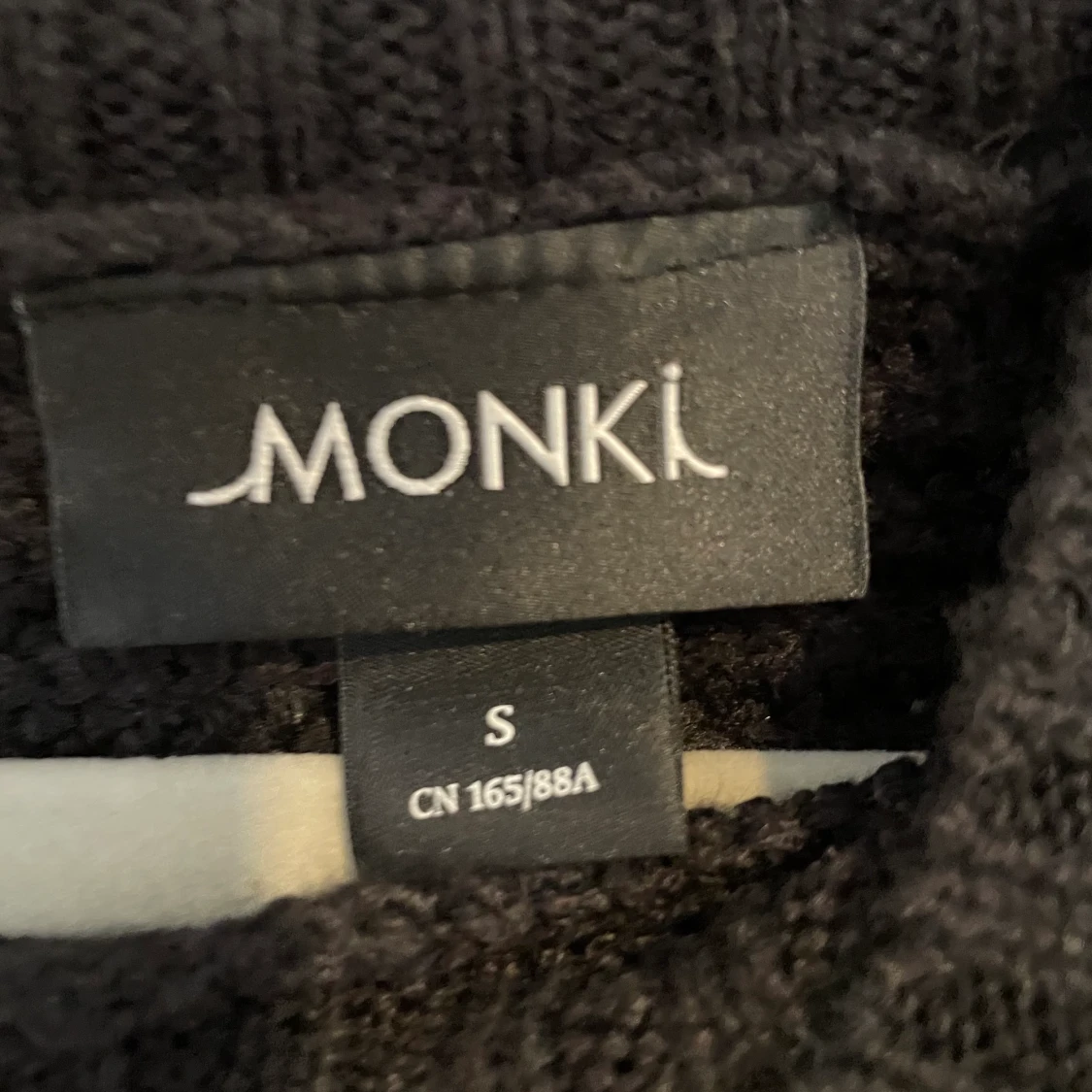 Stickad svart tröja - 90