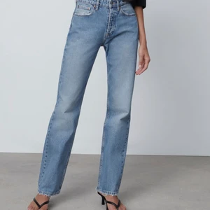 Blåa jeans  - Säljer de populära zara jeansen