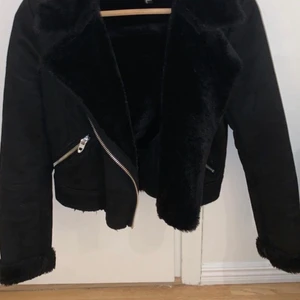 Zara aviator jacka (croppad) - Använd 5 gånger men sjukt bra skick. Croppad! Storlek XS