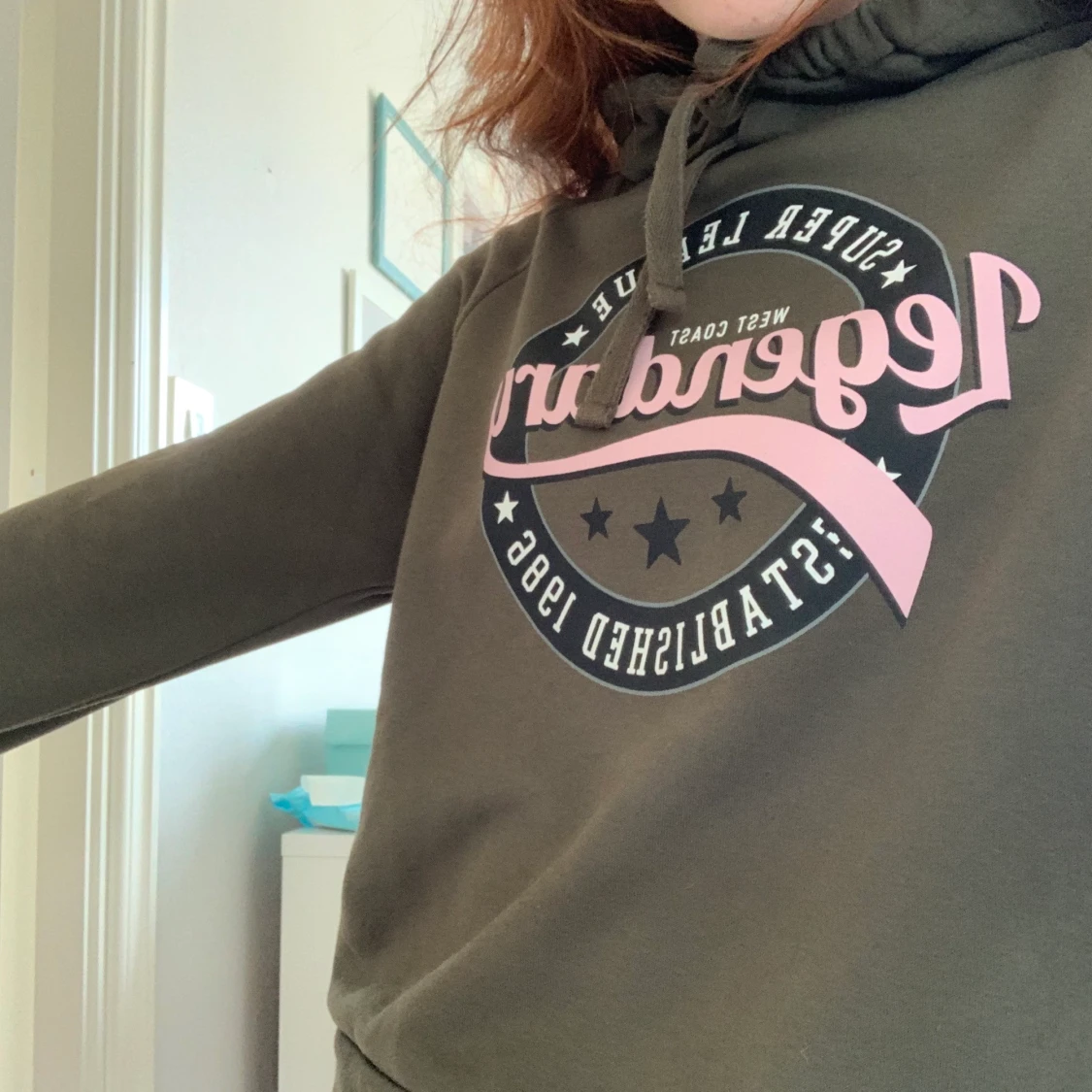 Grön hoodie med tryck