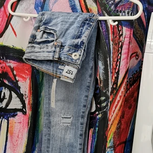 Nya jeans - Slitna, ljusa jeans. Nya med prislapp. Storlek S