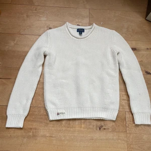 Ralph Lauren stickad tröja - Vit stickad tröja från Ralph lauren. Köparen står för frakten🌷