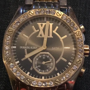 Klocka - Dyrberg/Kern - Jätte snygg klocka från Dyrberg/Kern Sparsamt använd, inga repor.