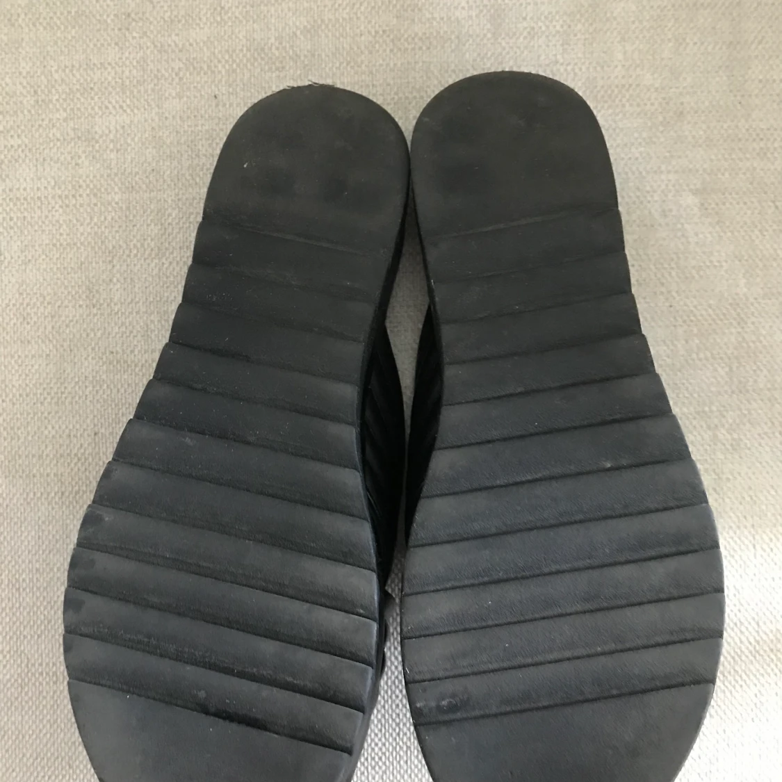 ICONIC chunky platå sandaler svarta storlek 38 - 91