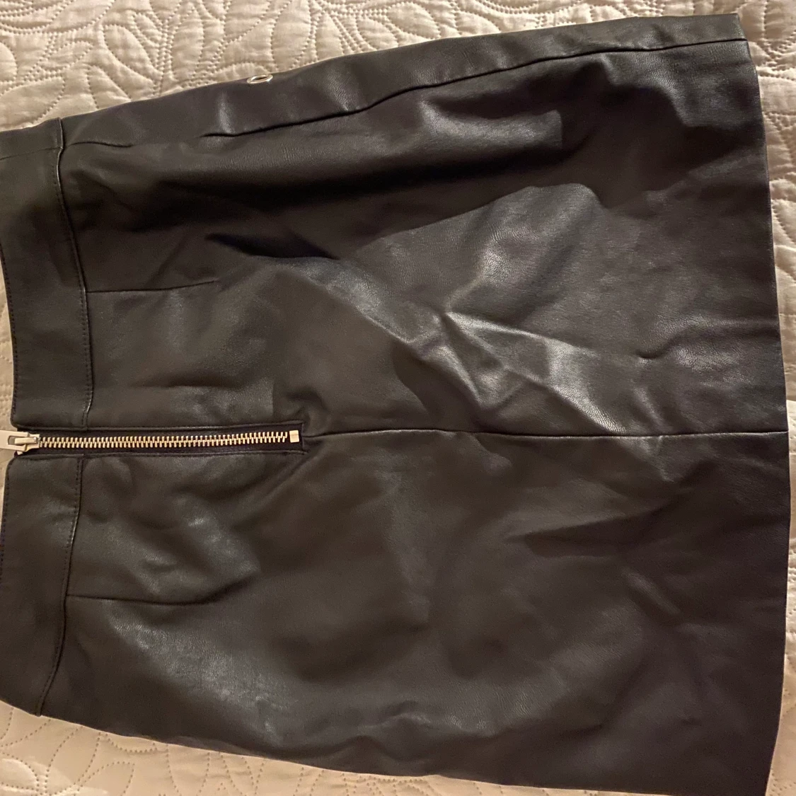 Svart kort kjol  - 91