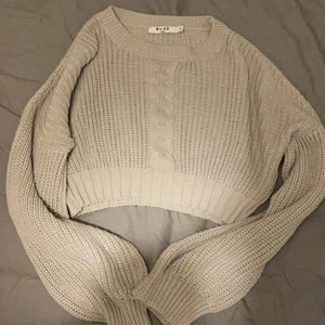 Tröja - Mysig stickad tröja ifrån nakd, färgen är beige/grå 