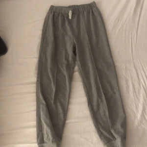Shein grå mjukisbyxor - Väldigt sköna,lite tunnare,inga fickor,grå
