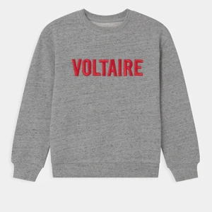 Grå Zadig sweatshirt - Säljer nu denna gråa & röda Zadig tröja pga att den inte kommit till så mycket användning. Köpt för ungefär 600, säljer för 400kr💗