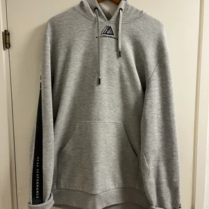 Peak tech hoodie  - Inköpt för 1500kr andvänd men i fint skick 400kr XL köpare står för frakten 