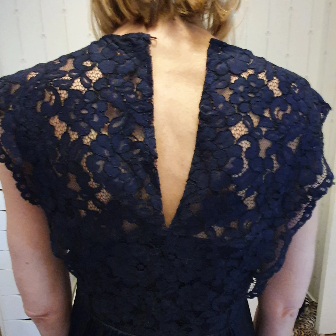 Mörkblå fest klänning storlek M  - 91