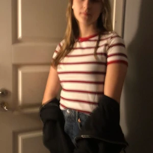 Randig tröja - Randig T-shirt från hm. Snygg och fin passform!