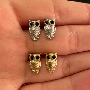 Örhängen  - Säljer dessa fina örhängen för 10kr st. Köp båda för 15kr❤️ köparen står för frakten❤️